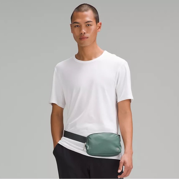 Lululemon Everywhere Belt Bag Forest Green Crossbody Bag Nwt - Picture 6 of 6